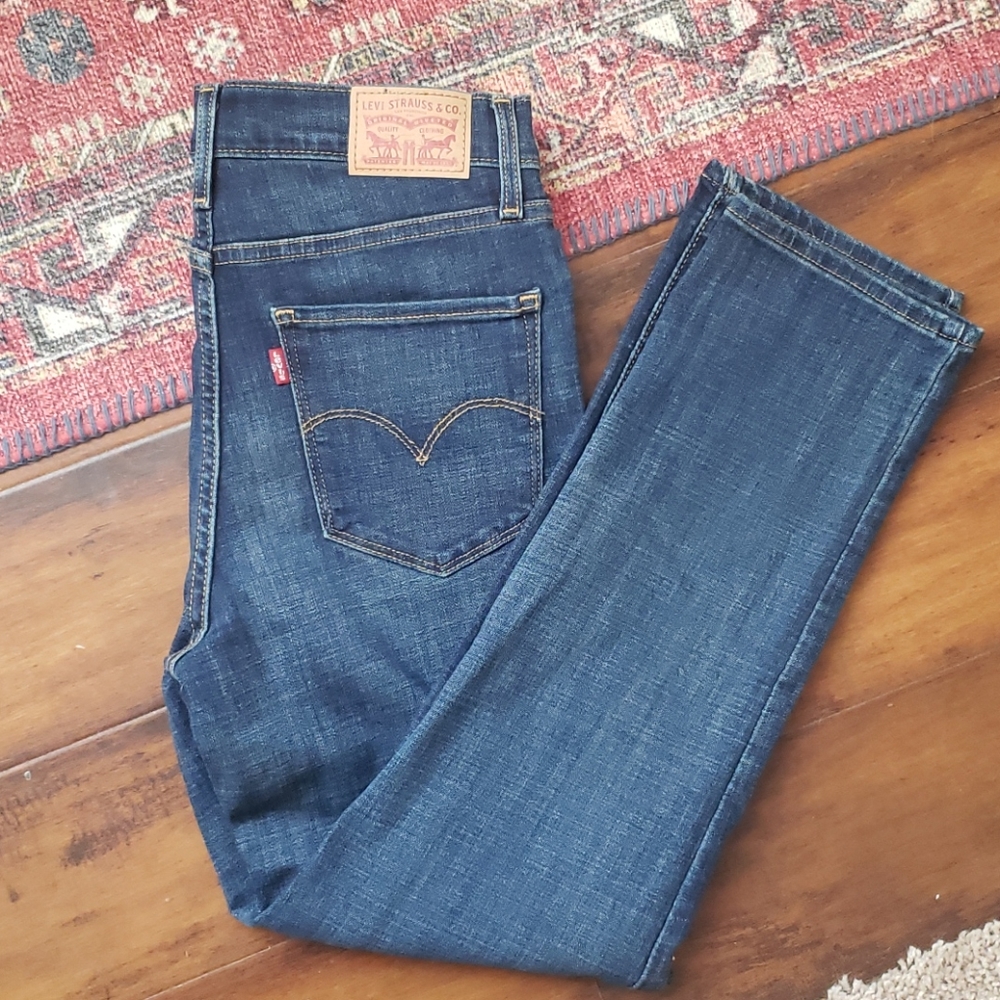 Womens levis 724 high rise straight  jeans